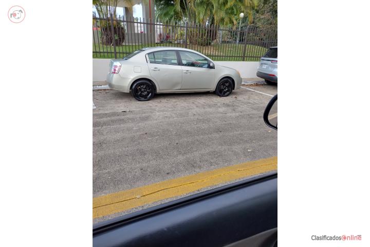 Nissan Sentra 2008. 3500 OMO automático.