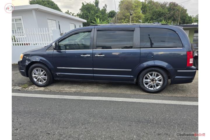 Chrysler town and country