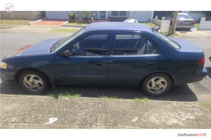 toyota corolla años 2000 // $2,200