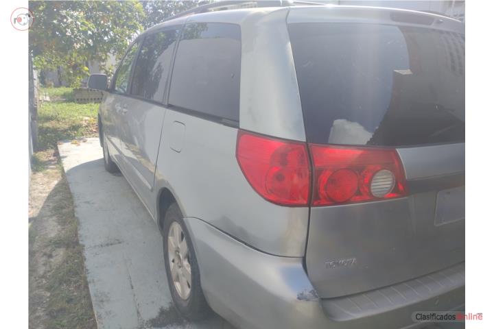 Toyota Sienna CE
