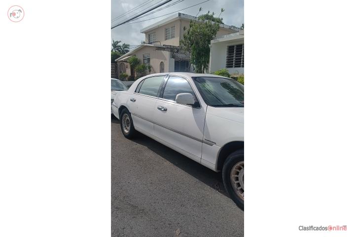 2001 Lincoln TownCar Signature