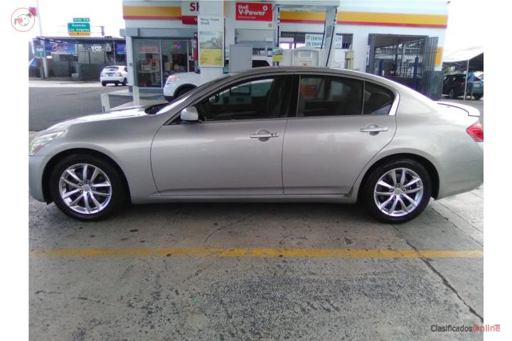 Un carro Infiniti