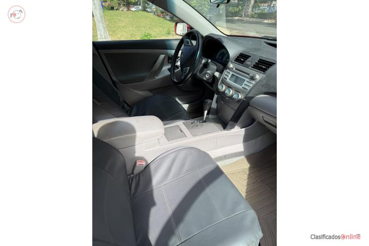 Toyota Camry 2009 con 109,500 millas de uso