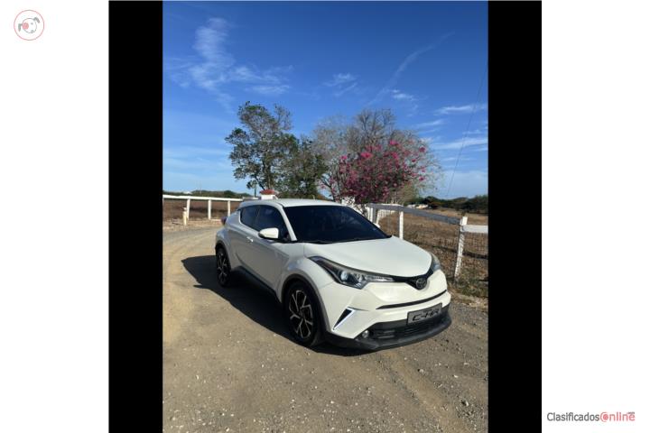 C-HR XLE Premium Toyota