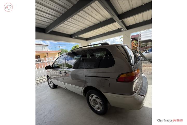 Toyota Sienna 1998