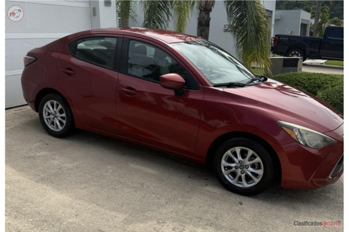 TOYOTA YARIS 2017 ROJO CLARO POCO MILLAJE