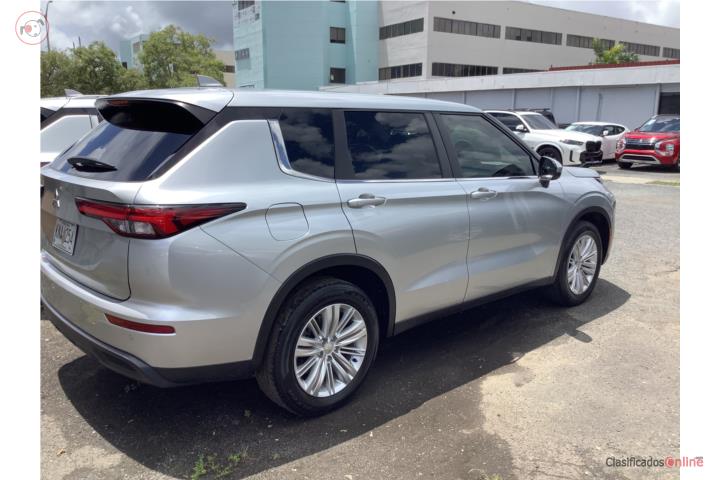 Mitsubishi Outlander ES 2024