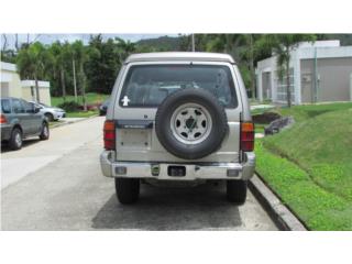 Compuerta Mitsubishi montero 2000