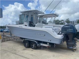 Robalo R242 2023