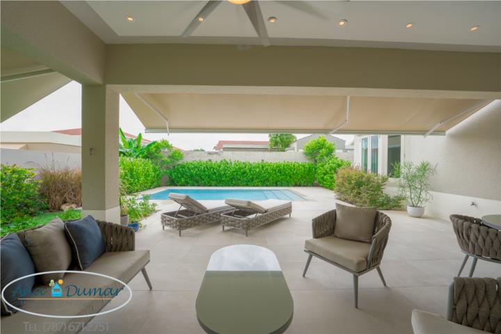 VILLA CARBIA w/pool and generator !