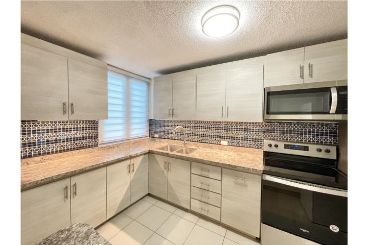 Condominio-Generalife ¡Espectacular! Apto 2Hab 2Bañ 1 Est. Céntrico Apartamento en Guaynabo