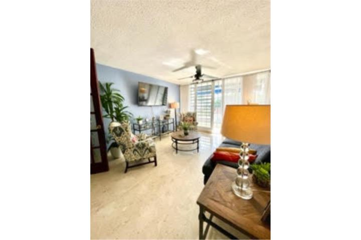 Condado, Best Location! 2b-2b with a pool!