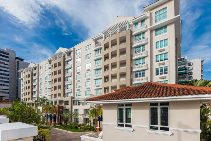 Condominio-Casa Magna Casa Magna San Patricio Ave. Guaynabo Apartamento en Guaynabo