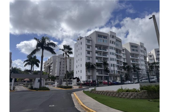 Condominio-Palacios De Escorial PALACIOS DE ESCORIAL 3H 2B 2 PKG Apartamento en Carolina