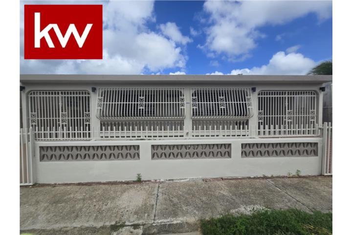 URB. VILLA UNIVERSITARIA, CASA EN HUMACAO
