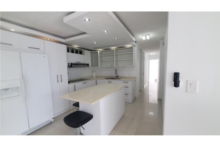 Condominio-Mundo Feliz 4/2 UNFURNISHED UNIT NEAR THE BEACH Apartamento en Carolina - Isla Verde