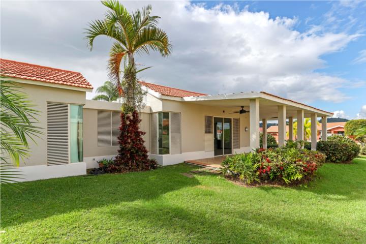 Urbanizacion-Sabanera Del Rio Spacious 4BR Home Generator Resort Amenities Casa en Gurabo