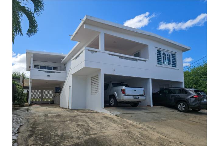 Barrio-Bajuras Casa Doble Vista al Mar a Pasos de la Playa Casa en Camuy