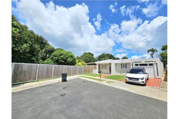 Urbanizacion-Colinas De San Francisco Fully Equipped Remodeled Corner House 3BR/2BA Casa en Aibonito