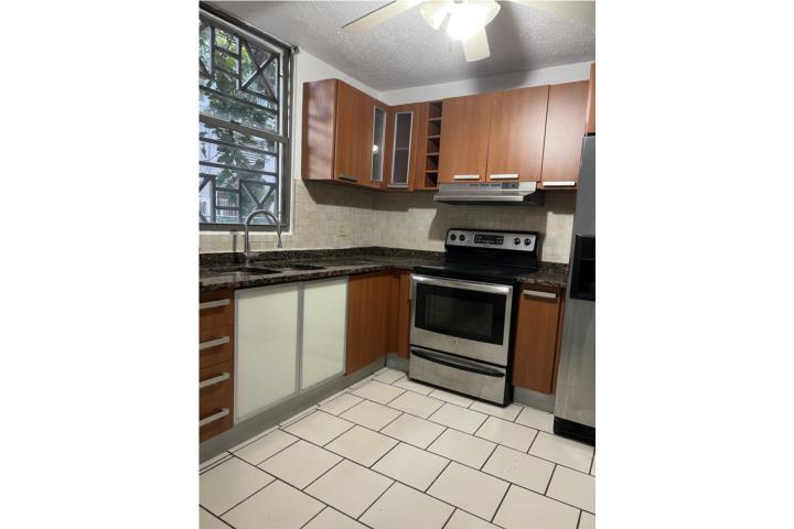 Condominio-Golden Court Golden Court Garden Apartamento/WalkUp en San Juan - Hato Rey