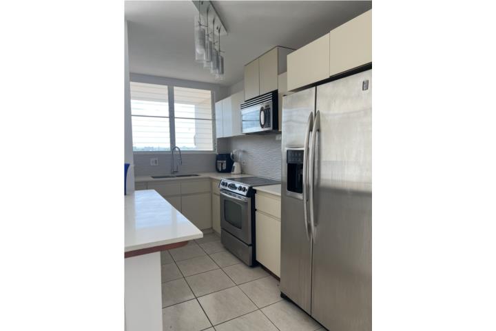 Condominio-Valles De Torrimar Valles de Torrimar 2do piso monísimo Apartamento/WalkUp en Guaynabo