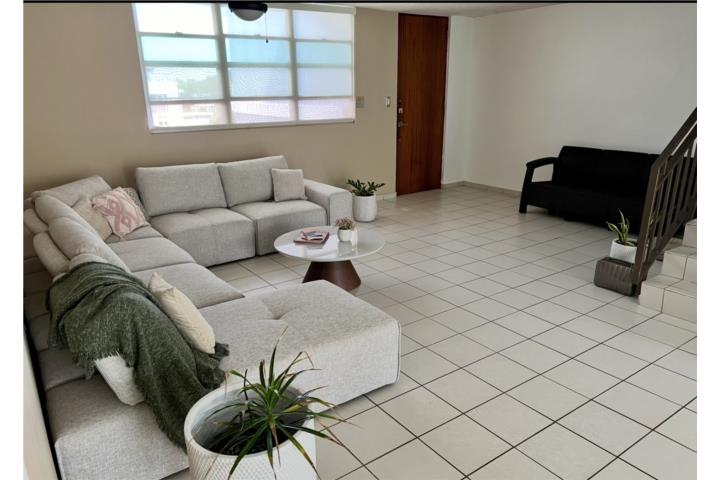 Condominio-Fontaineblue Villas FONTAINEBLEU VILLAGE - PH 2 NIVELES Apartamento/WalkUp en Guaynabo