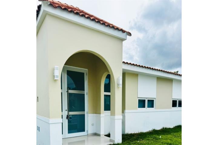 Urbanizacion-Estancias del Monte Casa Townhouse alquiler Solo $1,900 Casa en Ponce