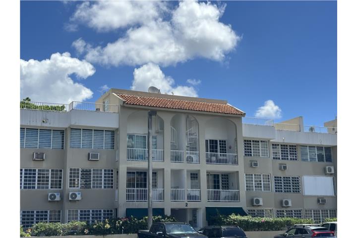 Condominio-Alexis Park Isla Verde. Localización y buen espacio. Apartamento/WalkUp en Carolina - Isla Verde