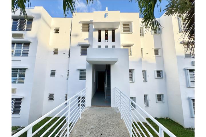 Condominio-Costa Esmeralda REMODELADO Y EQUIPADO (NO ESCALERAS) Apartamento/WalkUp en Ceiba