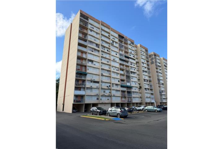 Condominio-Torres de Cervantes Amplio apartamento de 3 habitaciones y 1 baño Apartamento en San Juan - Condado-Miramar