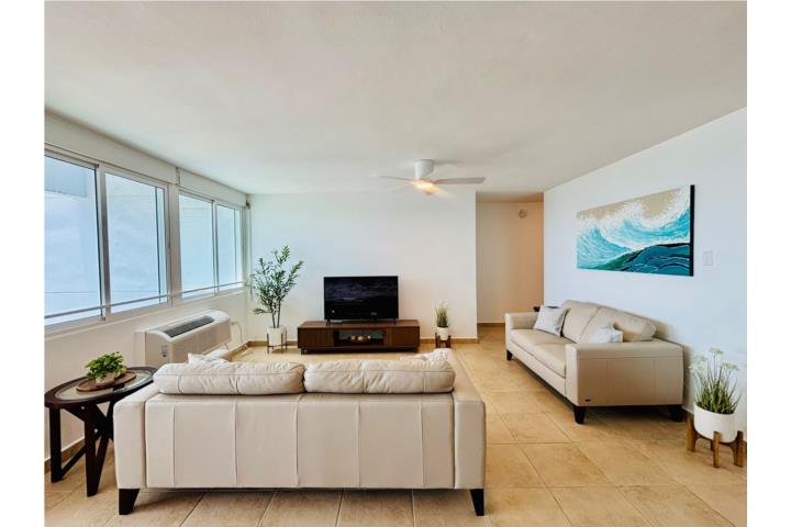 Condominio-Hillside Village REBAJADO! Cond. Hillside Village; 2do Piso. BELLO! Apartamento/WalkUp en Río Grande