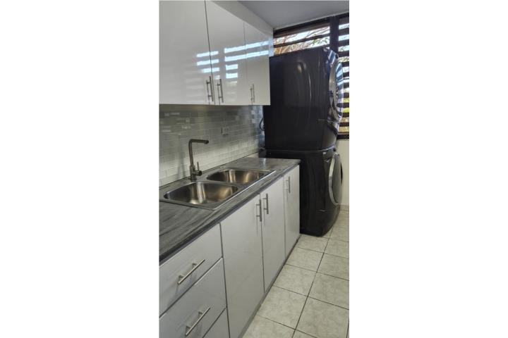 Condominio-River Park Subpenthouse enseres de cocina y laundry Apartamento/WalkUp en Bayamón
