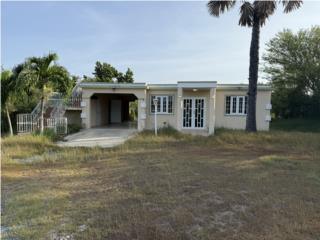 Residencia con amplio solar en Cabo Rojo
