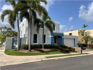 Corner Property with Pool in Camino del Mar