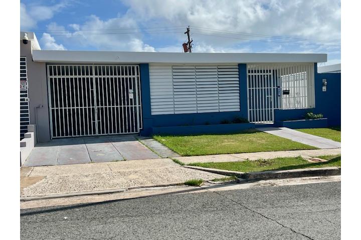 Urbanizacion-Santa Isidra SANTA ISIDRA I 4C-2B BUENAS COND. Casa en Fajardo