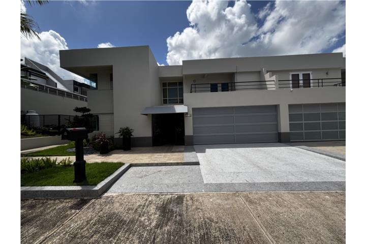 Urbanizacion-Susan Court Moderna casa de esquina acceso controlado Casa en Guaynabo