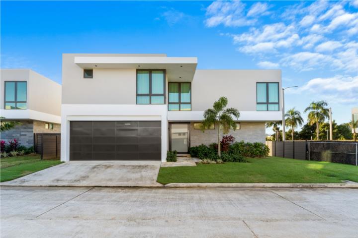 Urbanizacion-Riviera Parkview Riviera Riviera_Parkview ESQUINA-REMODELADA-AMUEBLADA Casa en Bayamón