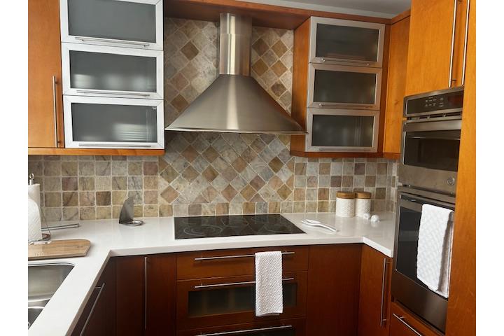 Condominio-Galaxy Galaxy- Renovated furnished 3 bedroom Apartamento en Carolina - Isla Verde