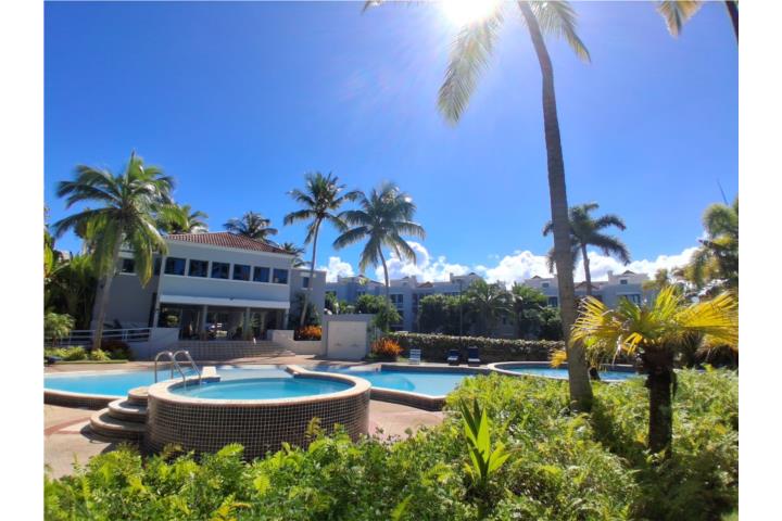 Condominio-Palma Dorada Village Viva cerca área hotelera Dorado Amueblado Full Apartamento/WalkUp en Vega Alta