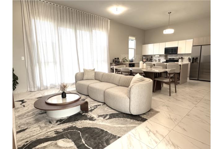 Urbanizacion-Ciudad Jardin Solar-Powered Battery and Water Cistern Casa en Gurabo