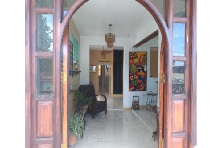 Urbanizacion-Villa Nevarez Espectacular casa en 2ndo piso Villa Nevarez Casa en San Juan - Río Piedras