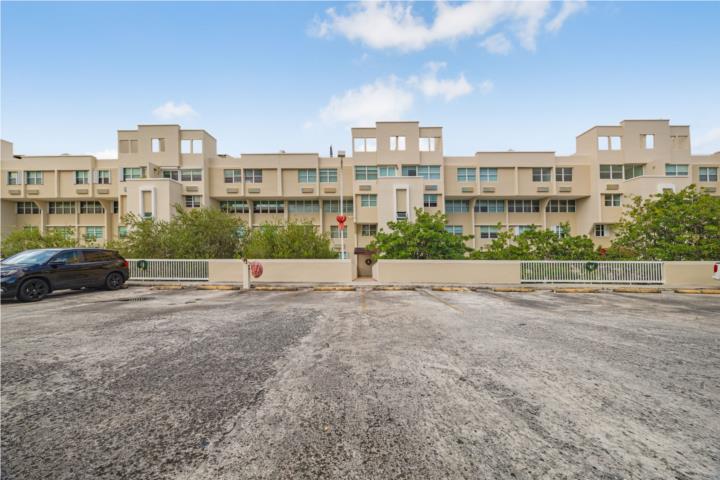 Condominio-Monte De Los Frailes NEW! Cond. Monte de los Frailes Apartamento en Guaynabo