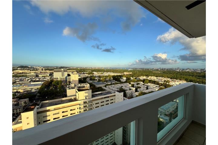 Condominio-Coliseum Tower Residences Coliseum Tower Sub-Penthouse Apartamento en San Juan - Hato Rey