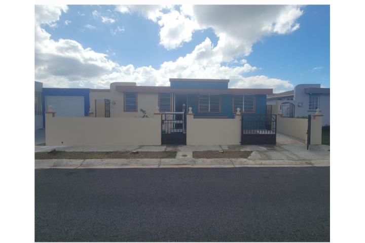 Urbanizacion-Valle Real Espaciosa Residencia-Añasco Casa en Añasco