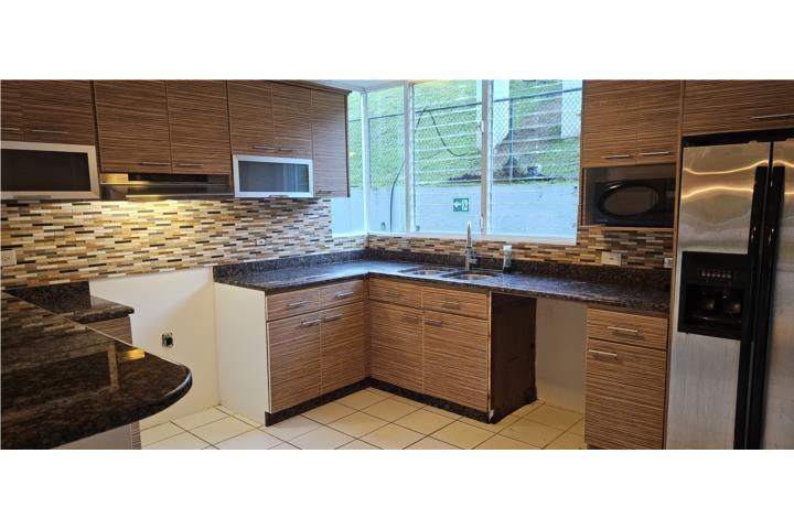 Condominio-Aventura Encantada Primer piso con patio Apartamento/WalkUp en Trujillo Alto