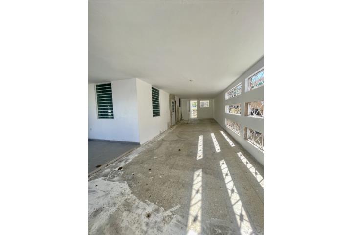 Urbanizacion-El Comandante **GANGA $1100 TERRERA REMODELADA FULL** Casa en San Juan - Río Piedras