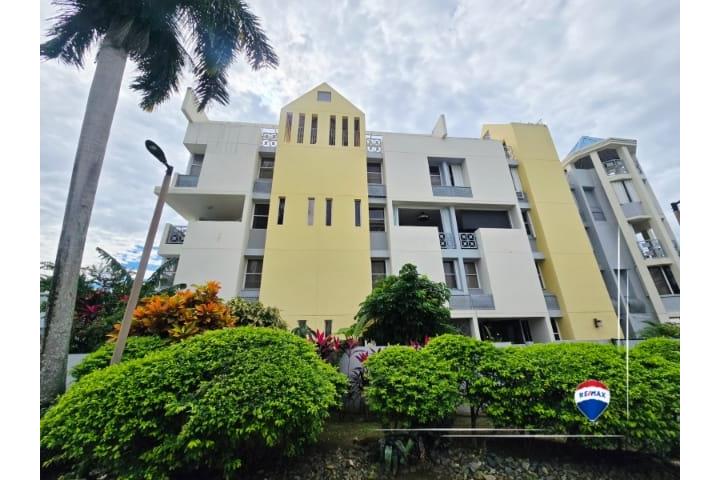 Condominio-Plaza Esmeralda Apartamento Garden Amueblado Apartamento/WalkUp en Guaynabo