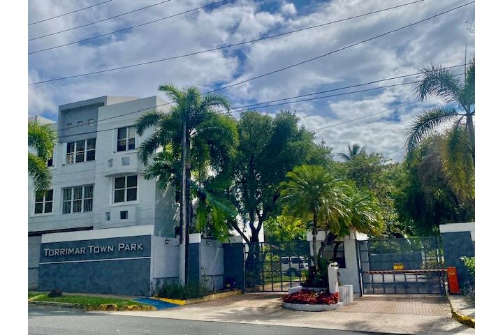 Urbanizacion-Torrimar Town Park TORRIMAR TOWN PARK- Garden- No Escaleras! Apartamento/WalkUp en Guaynabo