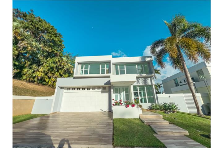 2 Story corner house in Paseo las Olas!