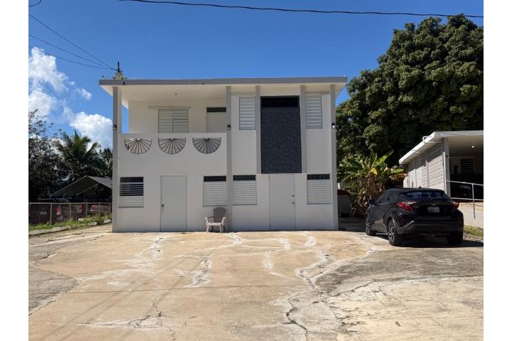 Barrio-San Antonio @J@ A 5 MINUTOS DE LA CARRETERA 2 REMODELADA ! Casa en Quebradillas